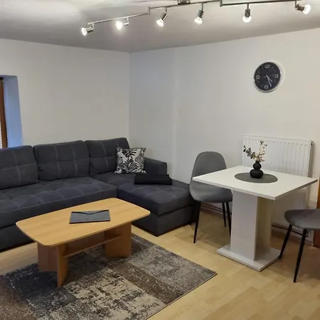 Apartment Kail Thomas *