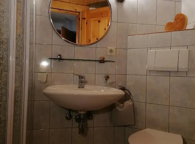 Kail Thomas Apartman *